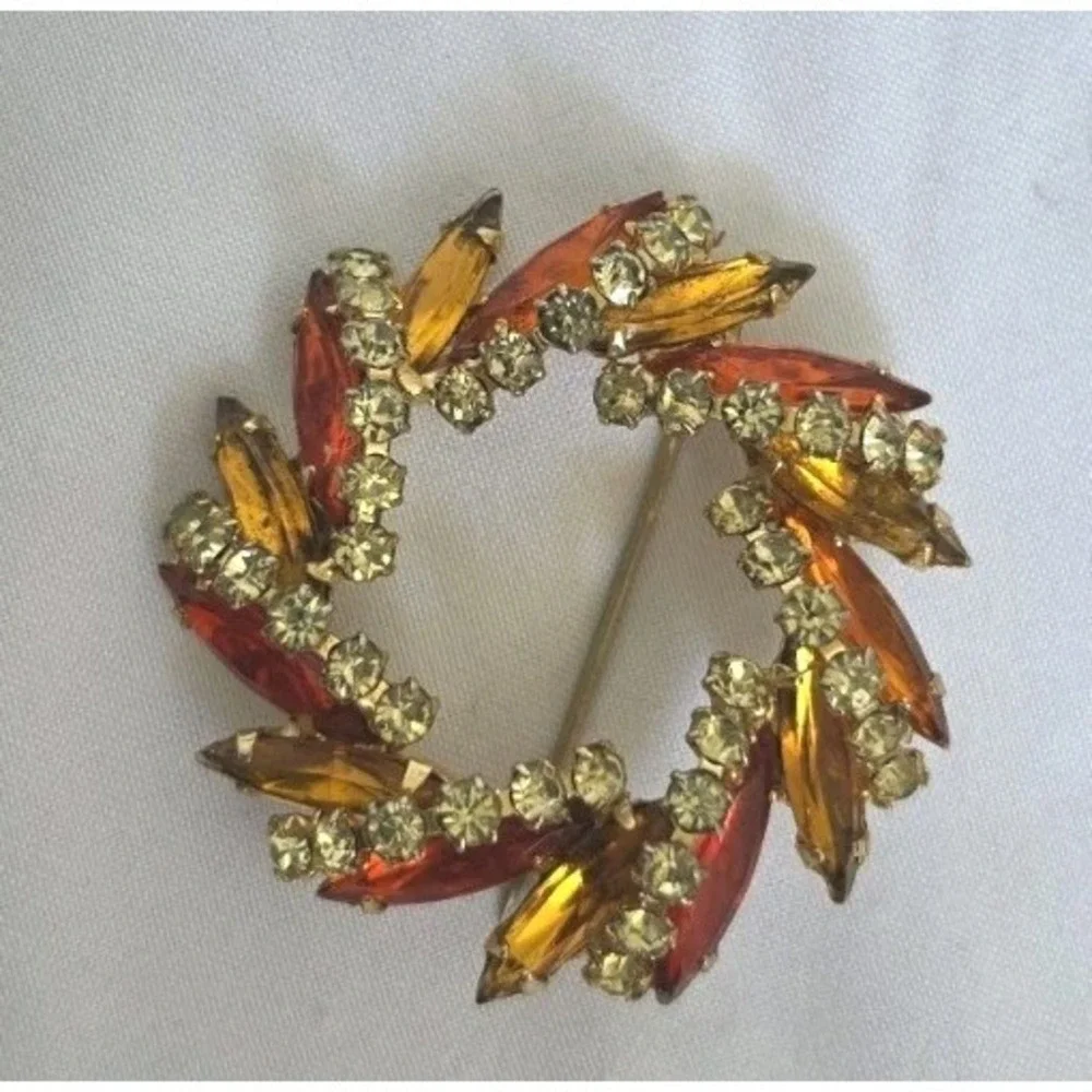 Vintage Rhinestone  Wreath Brooch Gold Tone Amber Topaz Colors